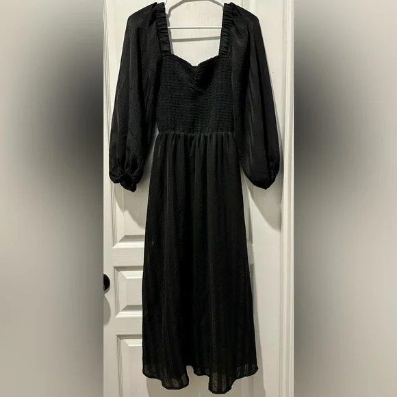 Madewell Lucie Sweetheart Smocked Bodice Puff Sleeve Satin Midi Dress in black - Picture 2 of 9